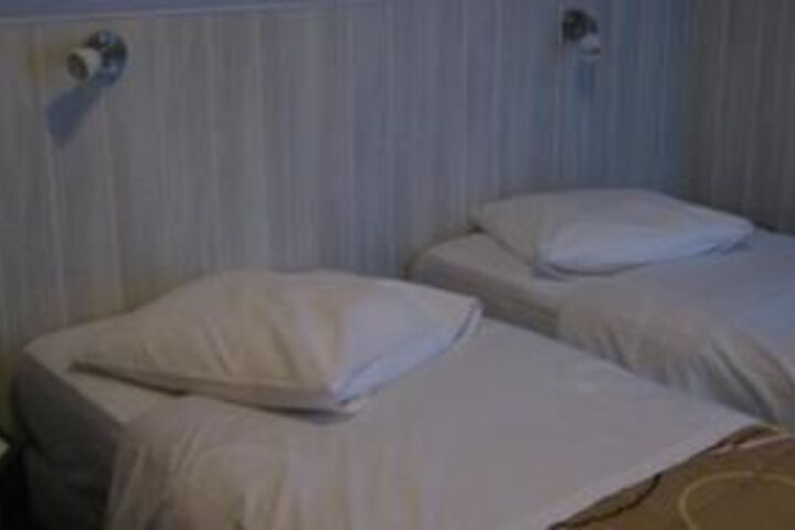 Room 13 of 28