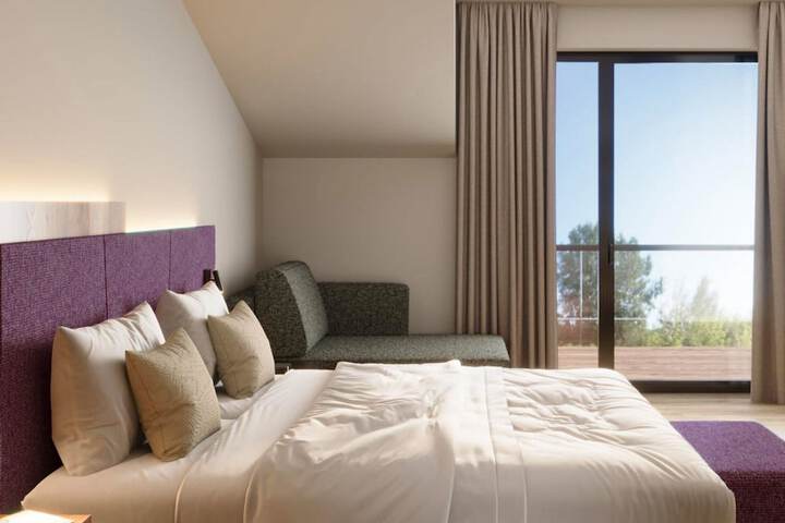 Room 2 of 10