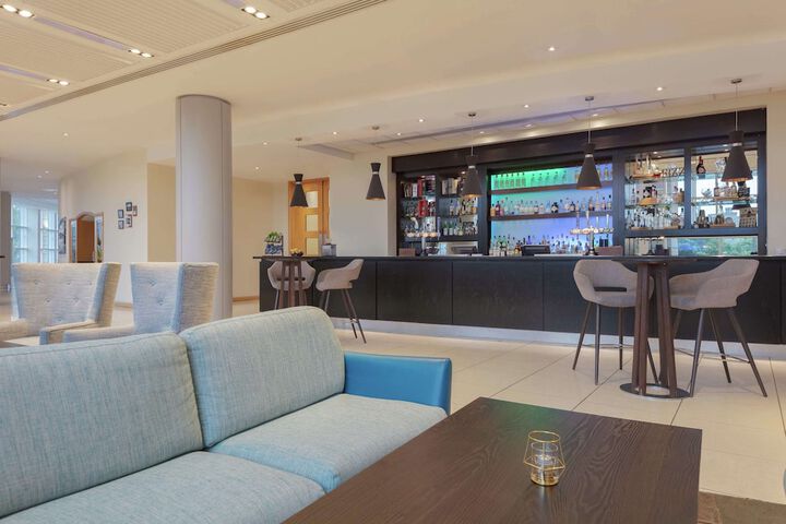Lounge 114 of 148