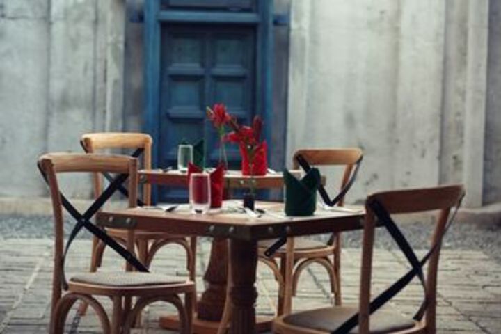 Dining 17 of 18