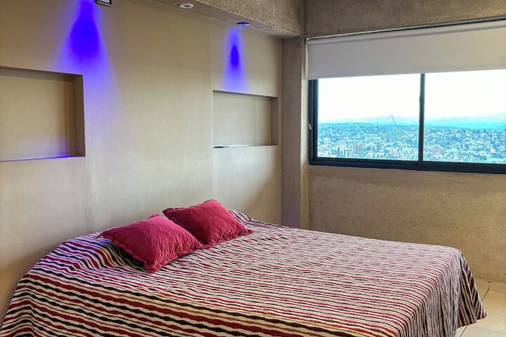 Room 4 of 33