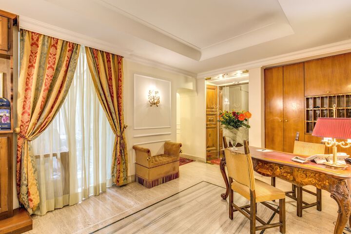 Concierge desk