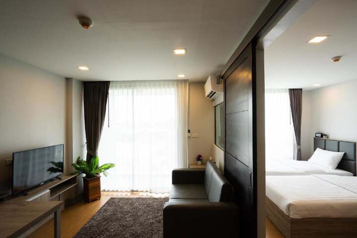 Room 6 of 32