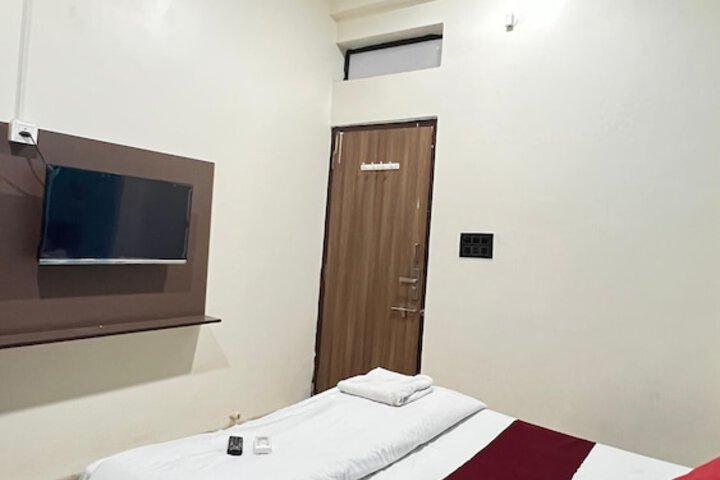 Room 6 of 11