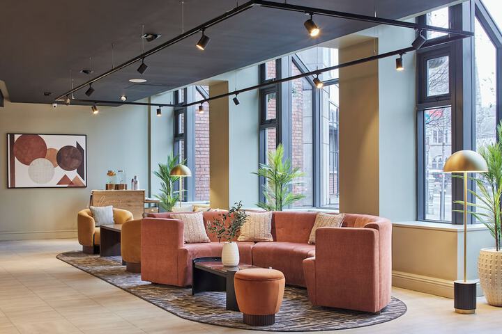 Entrance & Lobby