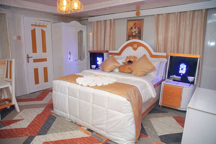 Room 4 of 13