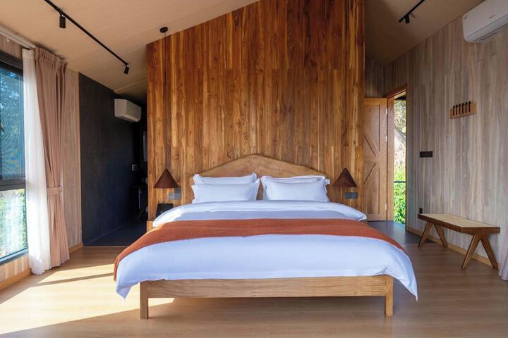 Room 10 of 60