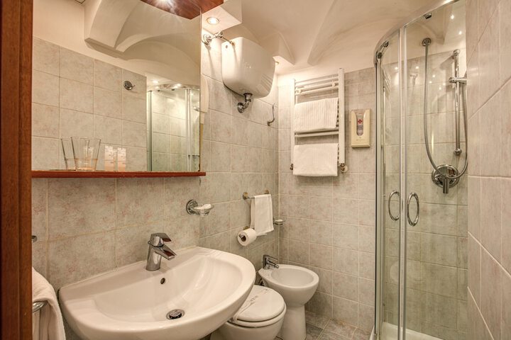Room 32 of 45