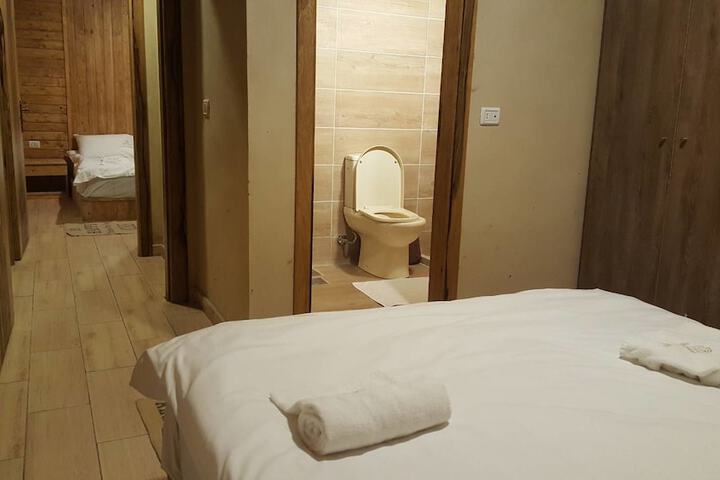 Room 10 of 120