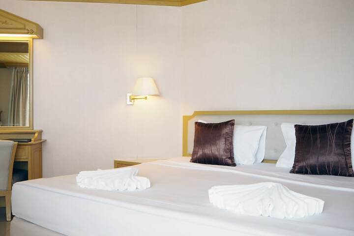 Room 12 of 50