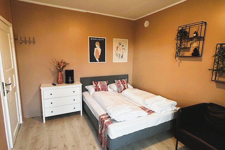 Room 3 of 32