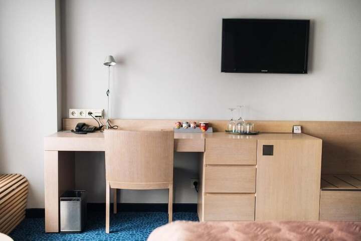 Room 10 of 24