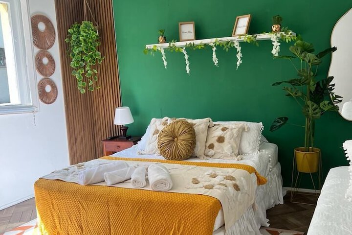 Room 4 of 73