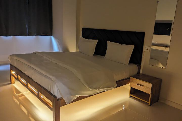 Room 8 of 15
