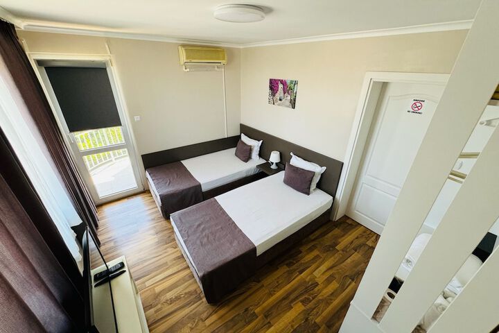 Room 52 of 102