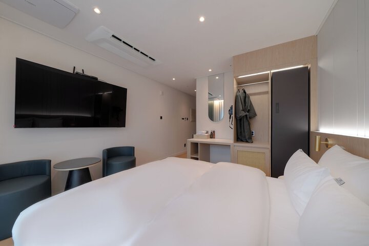 Room 37 of 51