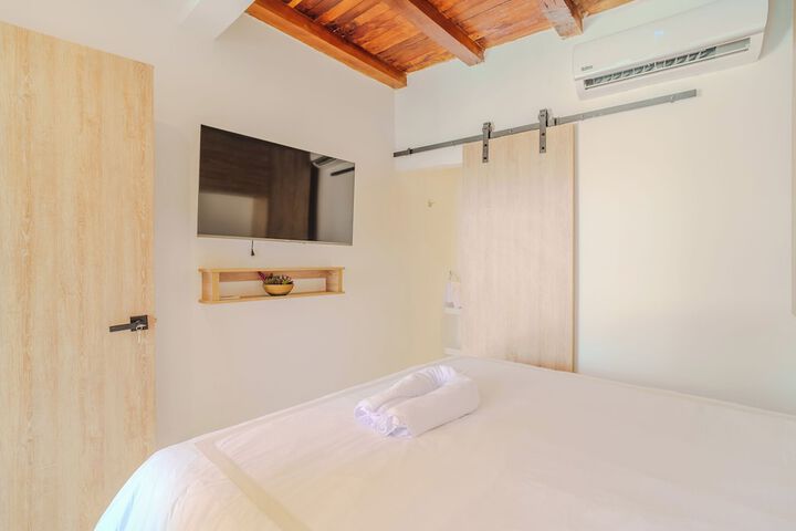 Room 4 of 20
