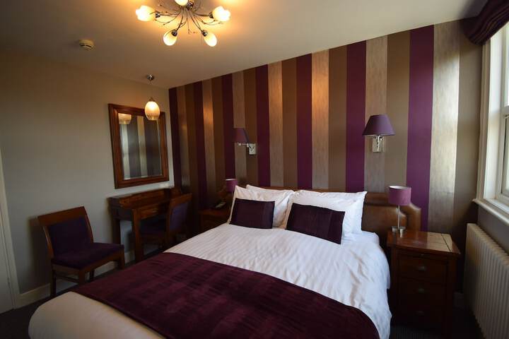 Room 3 of 112