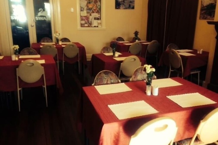 Dining 9 of 13