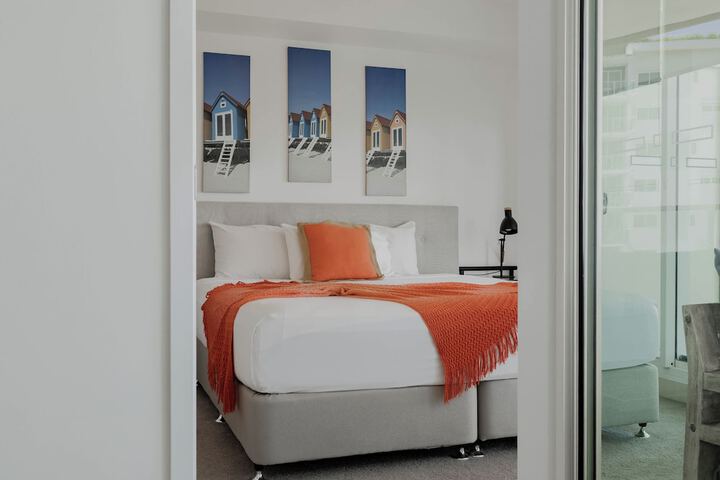 Room 11 of 60