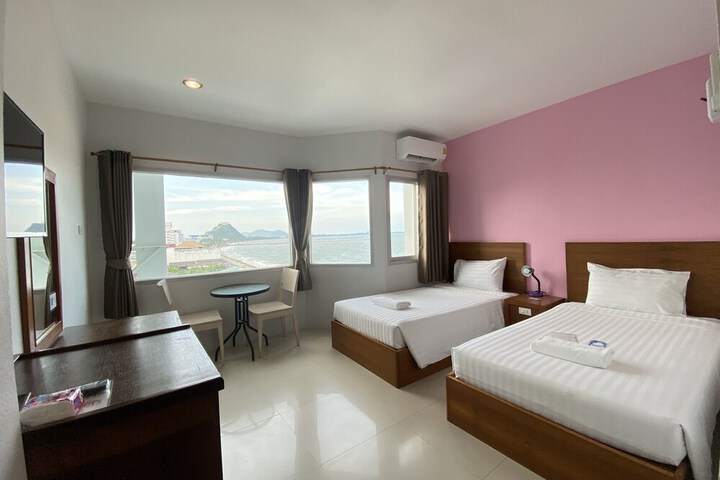 Room 15 of 34