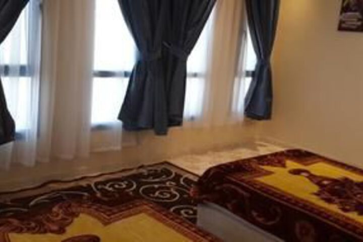 Room 6 of 8