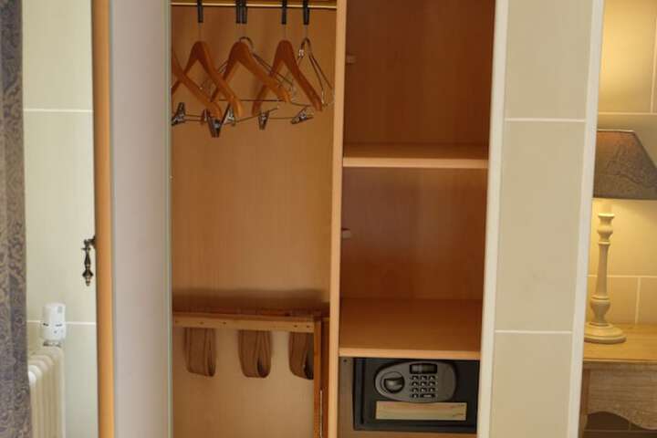 Room 103 of 142