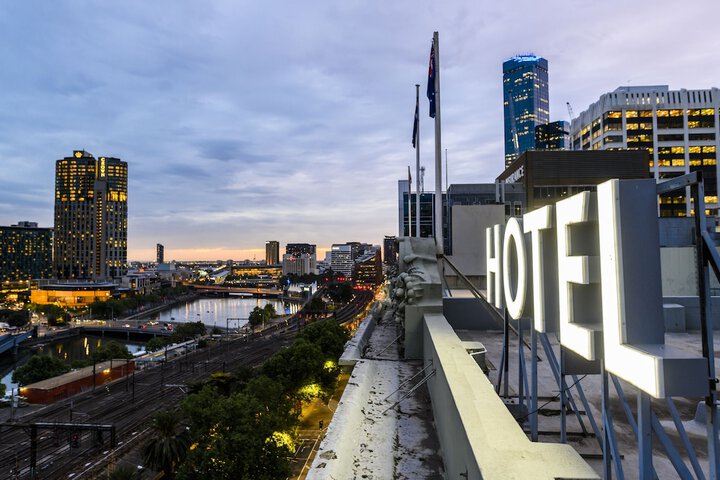 Hotel 94 of 100