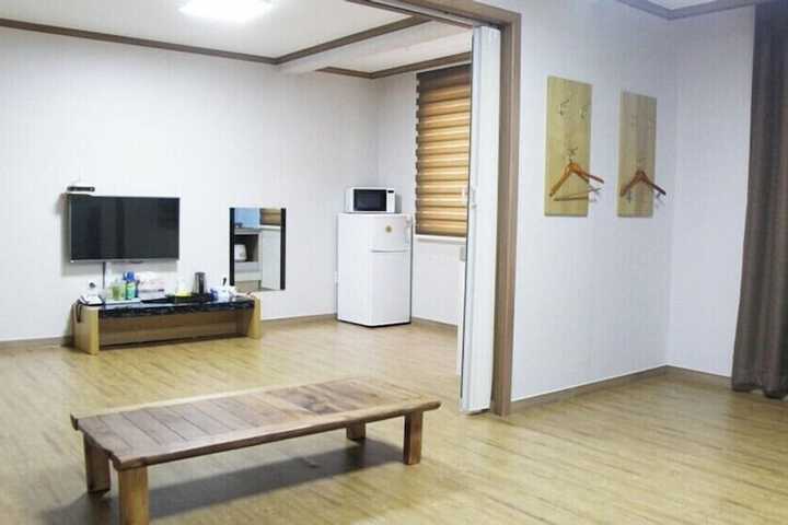 Room 12 of 41