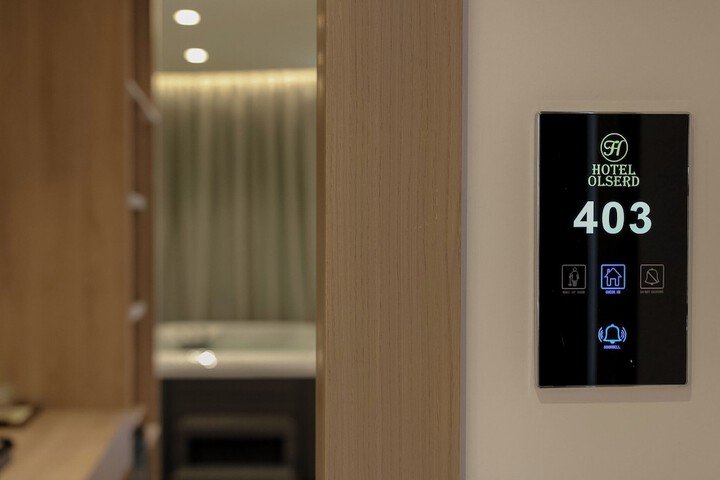 Room 37 of 165