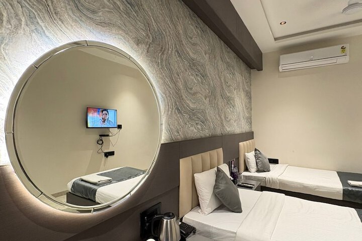 Room 10 of 65