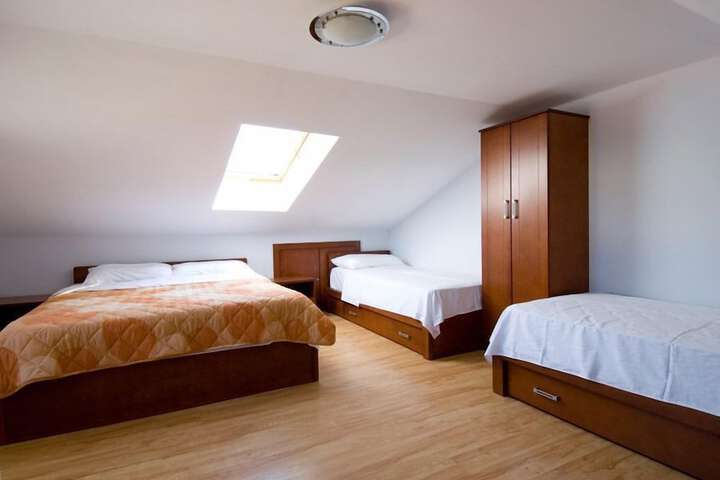 Room 6 of 46
