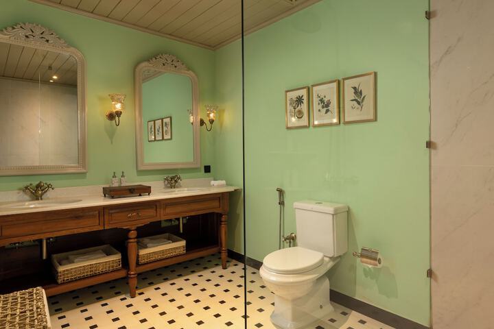 Room 14 of 36