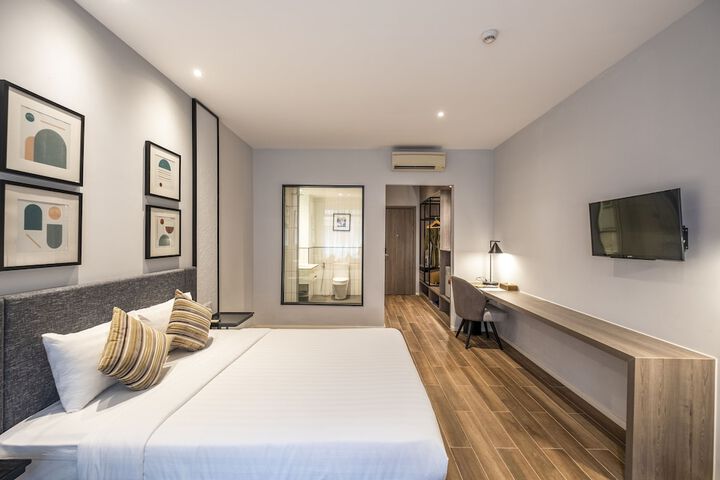 Room 4 of 37