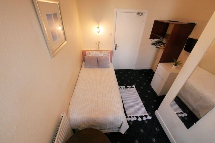Room 17 of 49