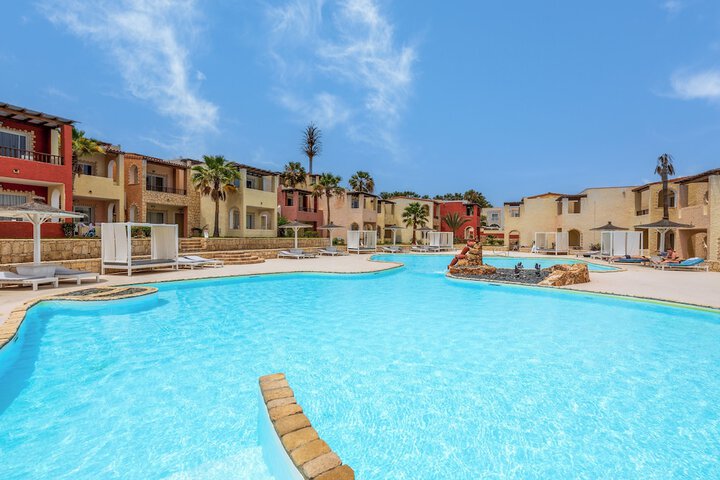 Hotel with Pool