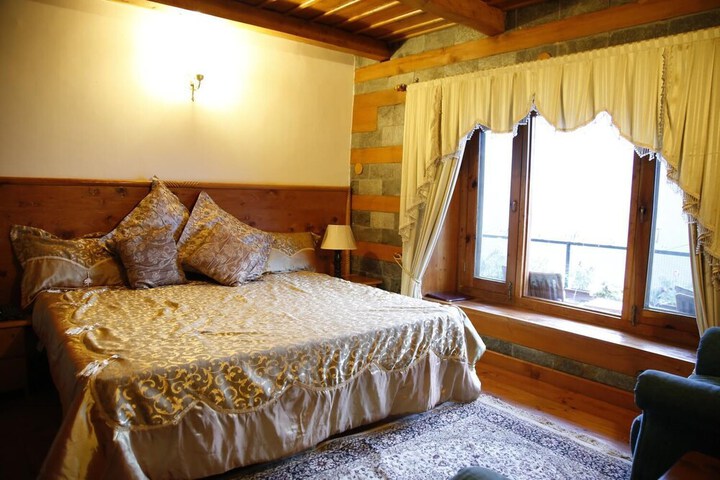 Room 4 of 36
