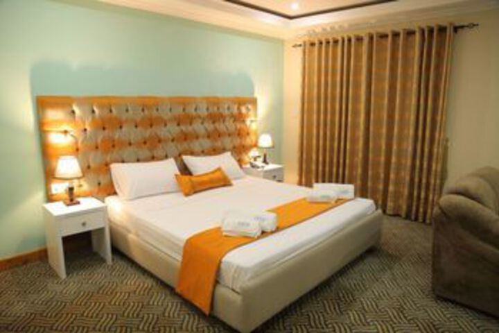Room 14 of 37