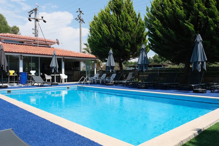 Pool 38 of 64