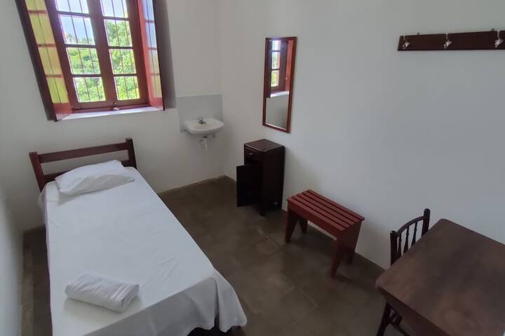 Room 6 of 157