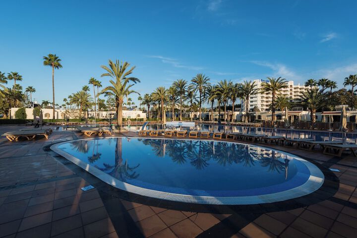 Hotel Pool
