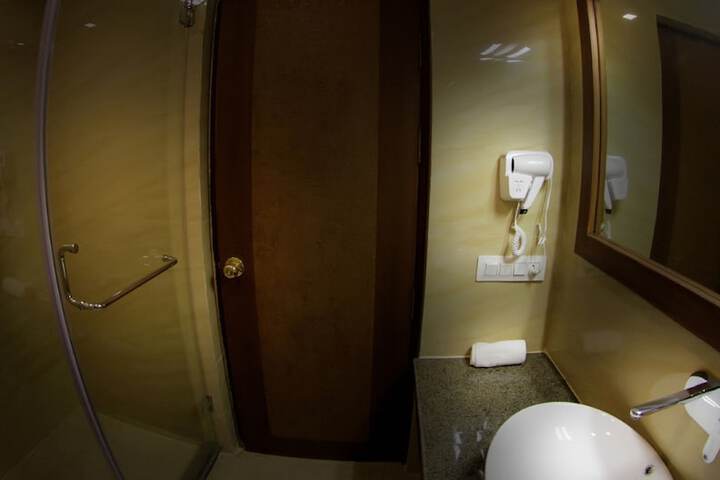 Room 50 of 77