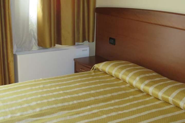 Room 5 of 12