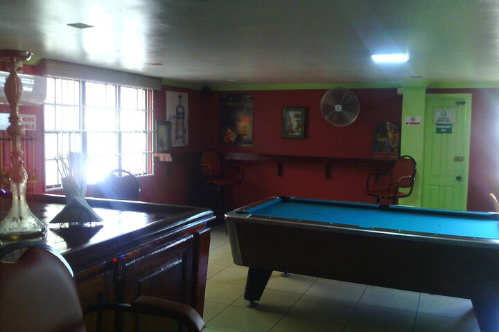 Lounge 9 of 14