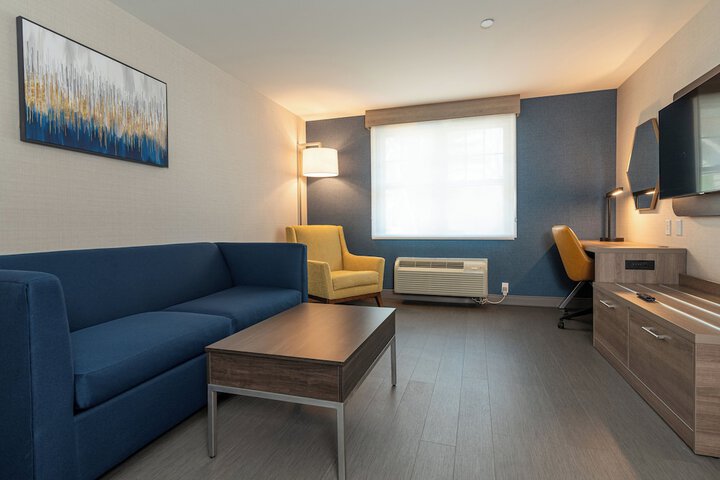 1 King Standard Communications Mobility Accessible (12 of 22)