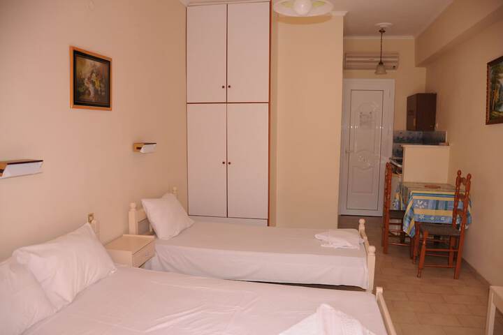 Room 10 of 29
