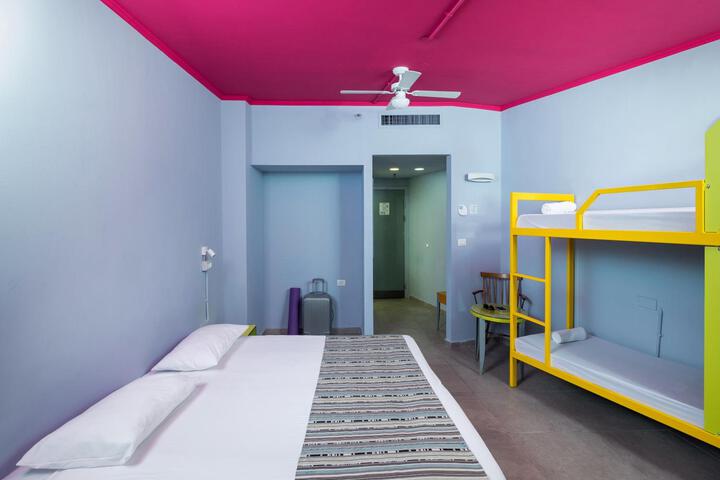 Room 12 of 115
