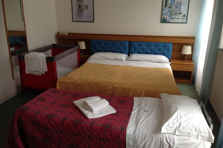 Room 8 of 65