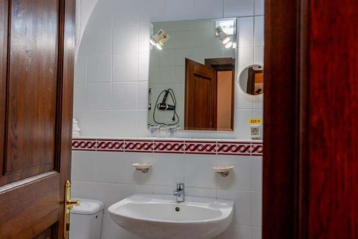 Room 26 of 34
