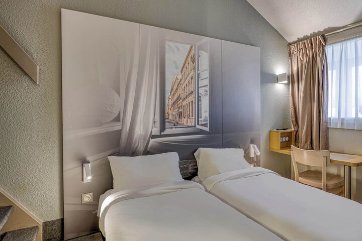 Room 27 of 53